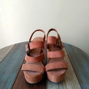 Platform faux Suede Sandal